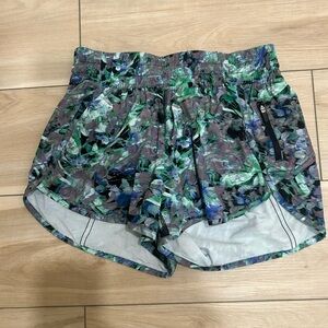 Lululemon Athletica Green and Blue Athletic Shorts Lightweight Design